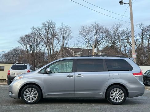 Used 2013 Toyota Sienna Limited image 5