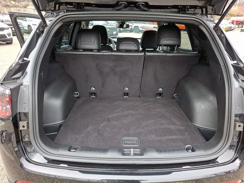 Certified 2025 Jeep Compass Limited AWD/4WD image 28