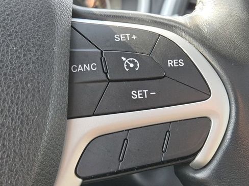 Used 2015 Jeep Cherokee Limited image 14