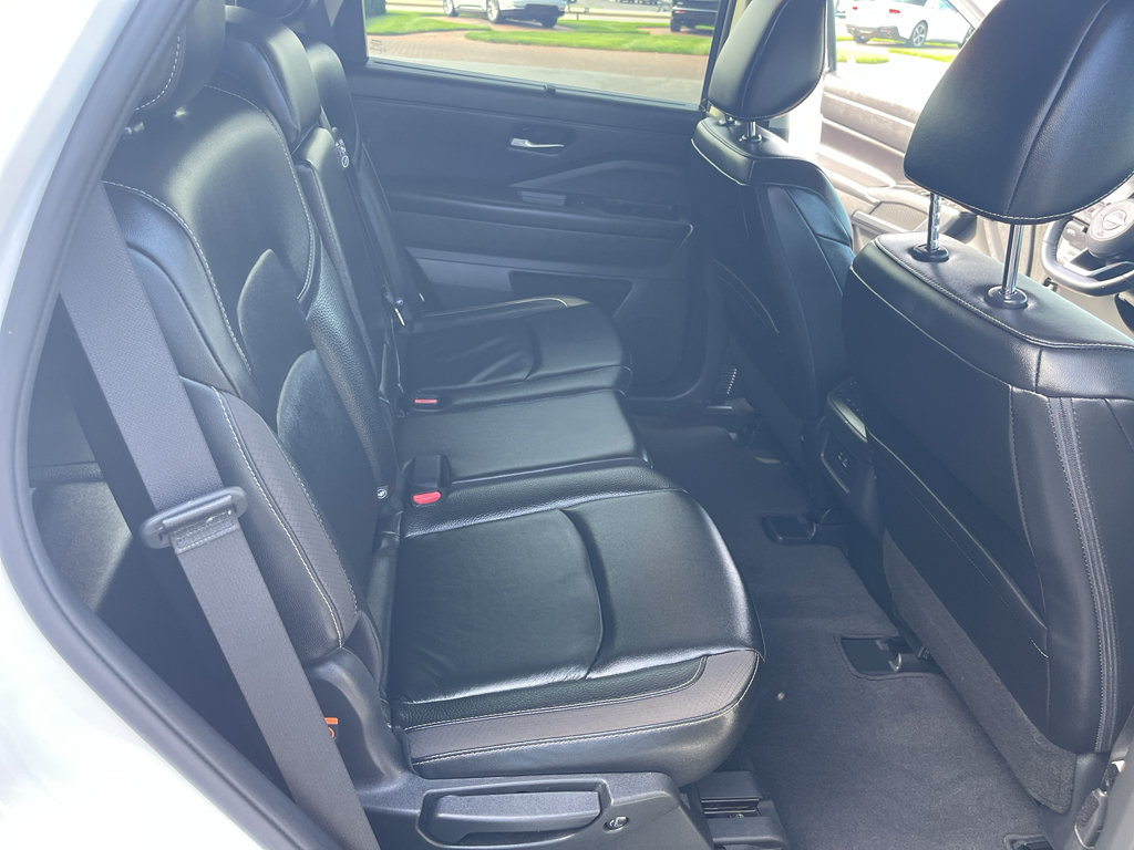 Used 2023 Nissan Pathfinder SL AWD/4WD image 32