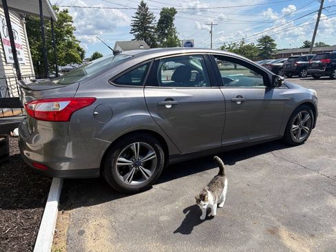 Used 2014 Ford Focus SE w/ SE Sport Package FWD image 8