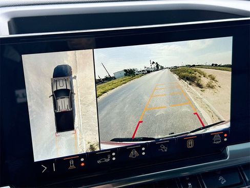 Used 2024 GMC Sierra 2500 SLT w/ SLT Premium Package image 14