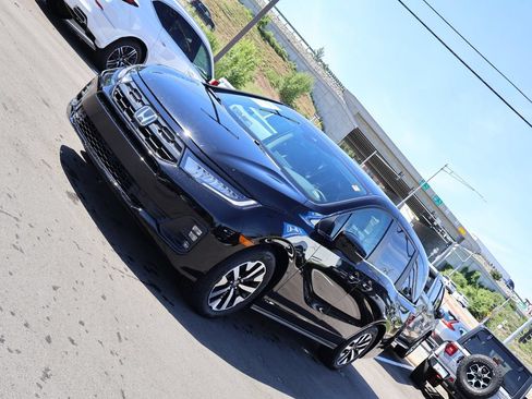 Certified 2025 Honda Odyssey EX-L image 3