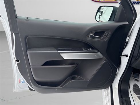 Used 2022 Chevrolet Colorado LT w/ Chrome Appearance Package image 8