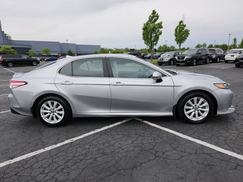 Used 2019 Toyota Camry LE w/ Convenience Package FWD image 16