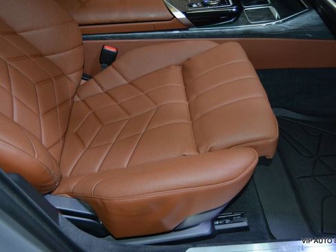 Used 2024 BMW i7 eDrive50 image 18