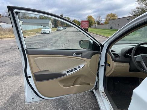 Used 2014 Hyundai Accent GLS image 21