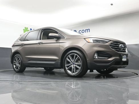 Used 2019 Ford Edge Titanium w/ Equipment Group 301A AWD/4WD image 27