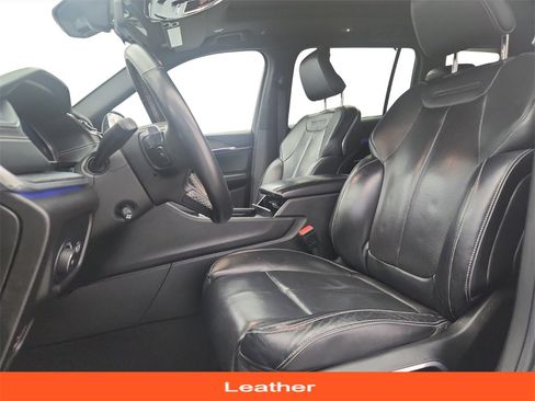 Used 2023 Jeep Grand Cherokee L Overland w/ Advanced Protech Group III image 11