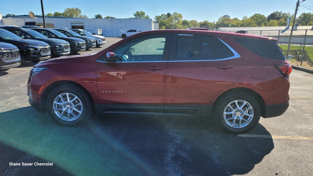 Used 2024 Chevrolet Equinox LT FWD image 3
