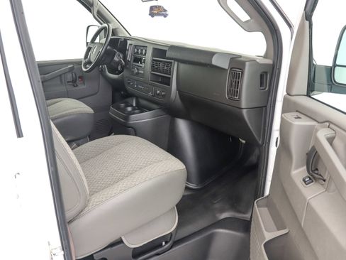 Used 2021 GMC Savana 2500 Extended w/ Driver Convenience Package image 15
