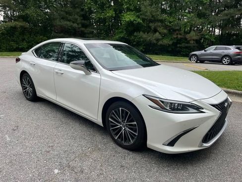 Used 2023 Lexus ES 300h w/ Premium Package FWD image 2