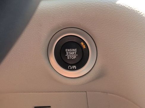 Used 2023 Chrysler Pacifica Touring-L FWD image 26