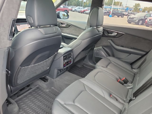 Used 2019 Audi Q8 Prestige w/ Luxury Package AWD/4WD image 25
