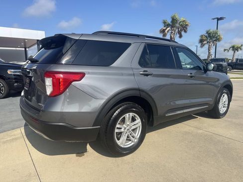 Used 2022 Ford Explorer XLT w/ Equipment Group 202A AWD/4WD image 7