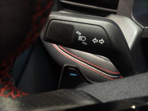 Used 2025 Ford Explorer ST image 25