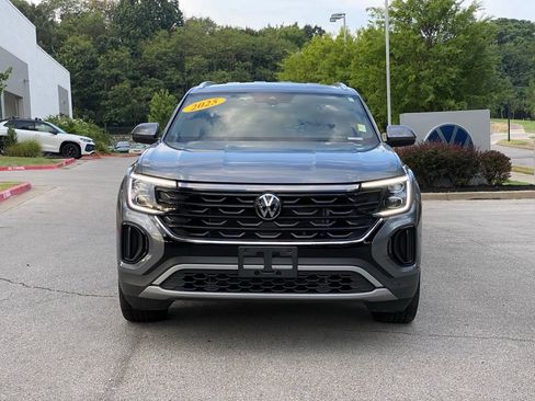 Used 2025 Volkswagen Atlas Cross Sport SE AWD/4WD image 2