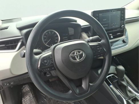 Used 2022 Toyota Corolla LE w/ LE Convenience Package FWD image 9