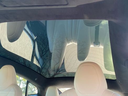 Used 2020 Tesla Model S Long Range Plus image 17