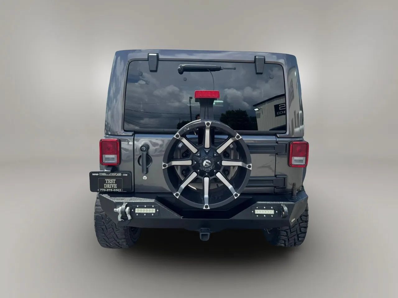 Used 2017 Jeep Wrangler Unlimited Rubicon w/ Connectivity Group AWD/4WD image 10