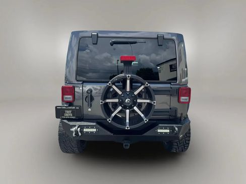 Used 2017 Jeep Wrangler Unlimited Rubicon w/ Connectivity Group AWD/4WD image 10
