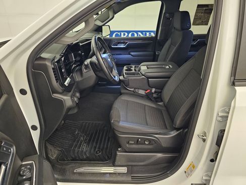 Used 2025 Chevrolet Silverado 1500 LT AWD/4WD image 4