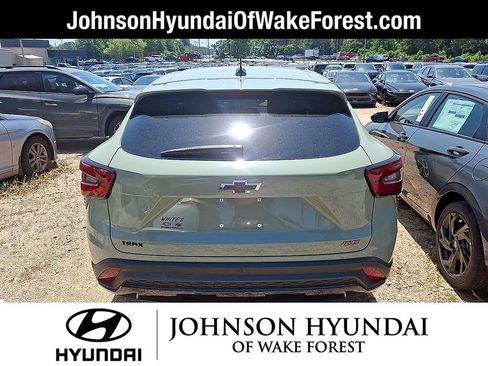 Used 2024 Chevrolet Trax RS w/ Driver Confidence Package FWD image 4