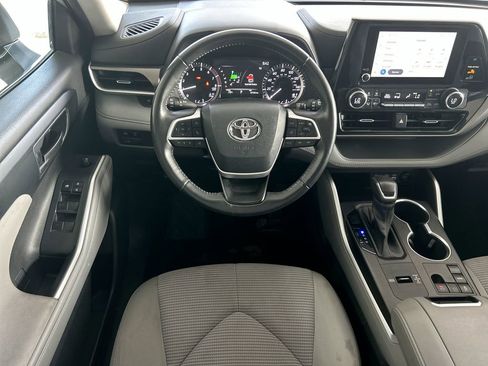 Used 2023 Toyota Highlander LE image 36