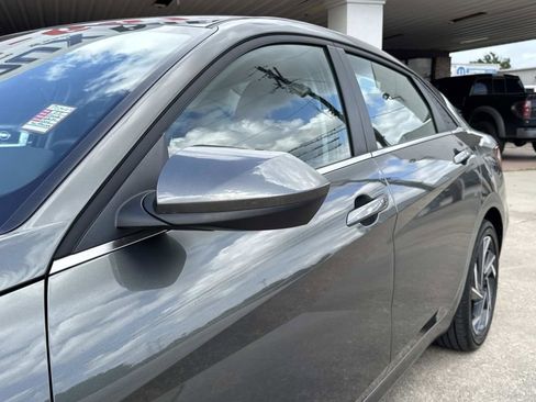 Used 2025 Hyundai Elantra SEL image 7