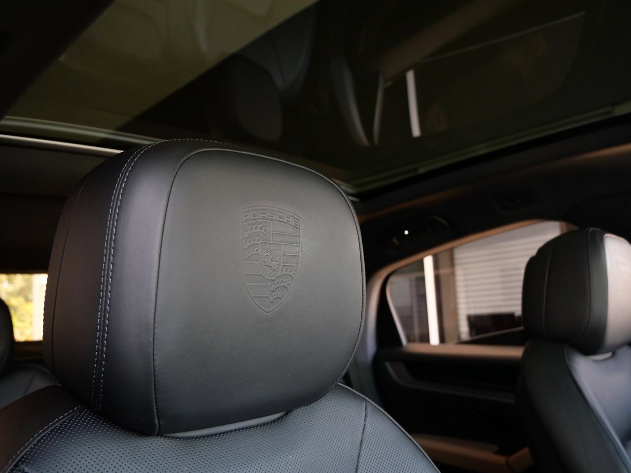 Used 2024 Porsche Cayenne Coupe AWD/4WD image 23