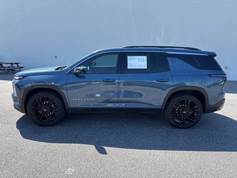 Used 2025 Chevrolet Traverse LT w/ Driver Confidence Package FWD image 4