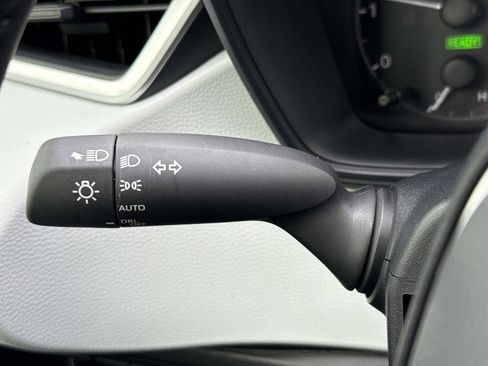 Used 2025 Toyota Corolla SE image 9