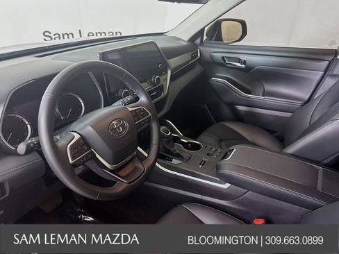 Used 2024 Toyota Highlander XLE FWD image 23