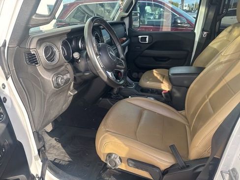 Used 2019 Jeep Wrangler Unlimited Sahara image 4
