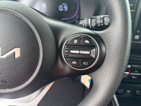 Used 2025 Kia Soul LX w/ LX Technology Package FWD image 19