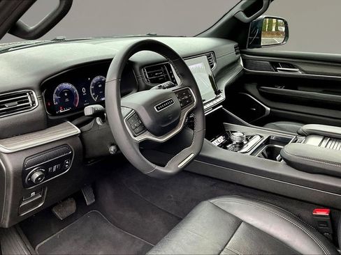 Used 2024 Jeep Wagoneer Series II w/ Flexible Seating Group AWD/4WD image 17