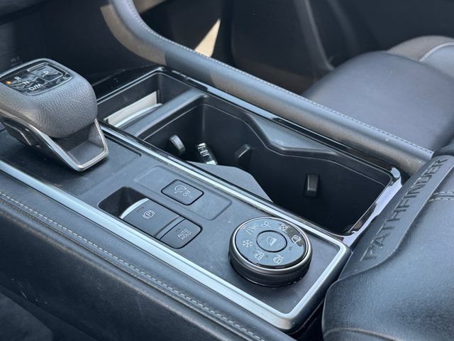 Used 2024 Nissan Pathfinder SL AWD/4WD image 20
