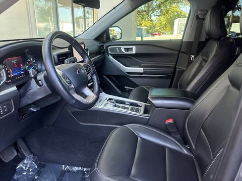 Used 2021 Ford Explorer XLT w/ Equipment Group 202A RWD image 10