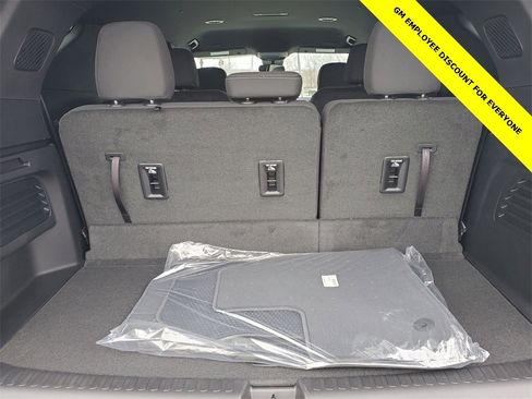 New 2025 Chevrolet Traverse LT w/ Driver Confidence Package image 9