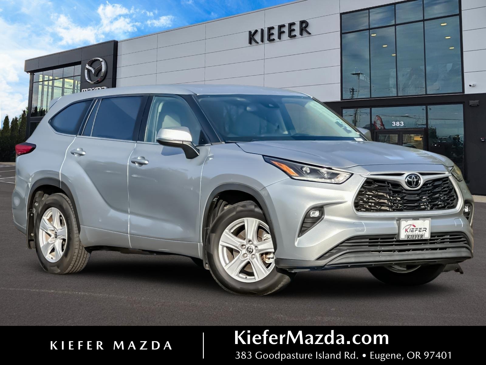 Used 2021 Toyota Highlander LE AWD/4WD image 1