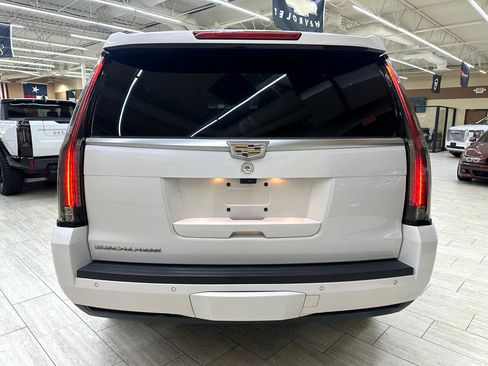 Used 2018 Cadillac Escalade Premium Luxury image 8