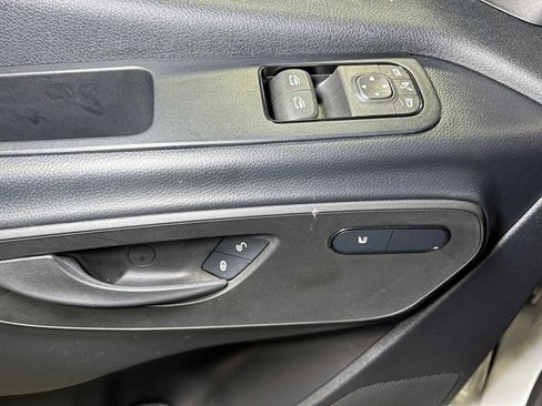 Used 2025 Mercedes-Benz Sprinter 2500 image 22