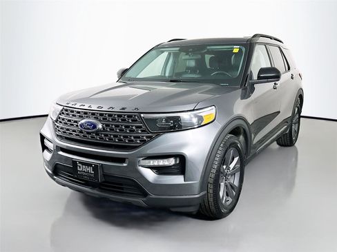 Used 2024 Ford Explorer XLT w/ Equipment Group 202A AWD/4WD image 4