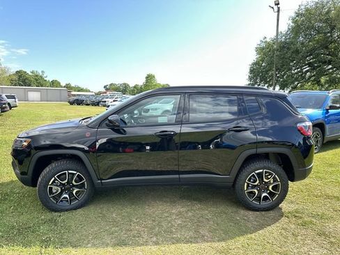 New 2026 Jeep Compass Trailhawk w/ Sun, Sound & Navigation Group AWD/4WD image 18