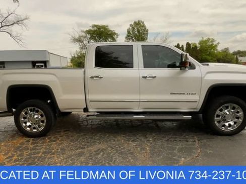Used 2019 GMC Sierra 2500 Denali w/ Duramax Plus Package AWD/4WD image 9
