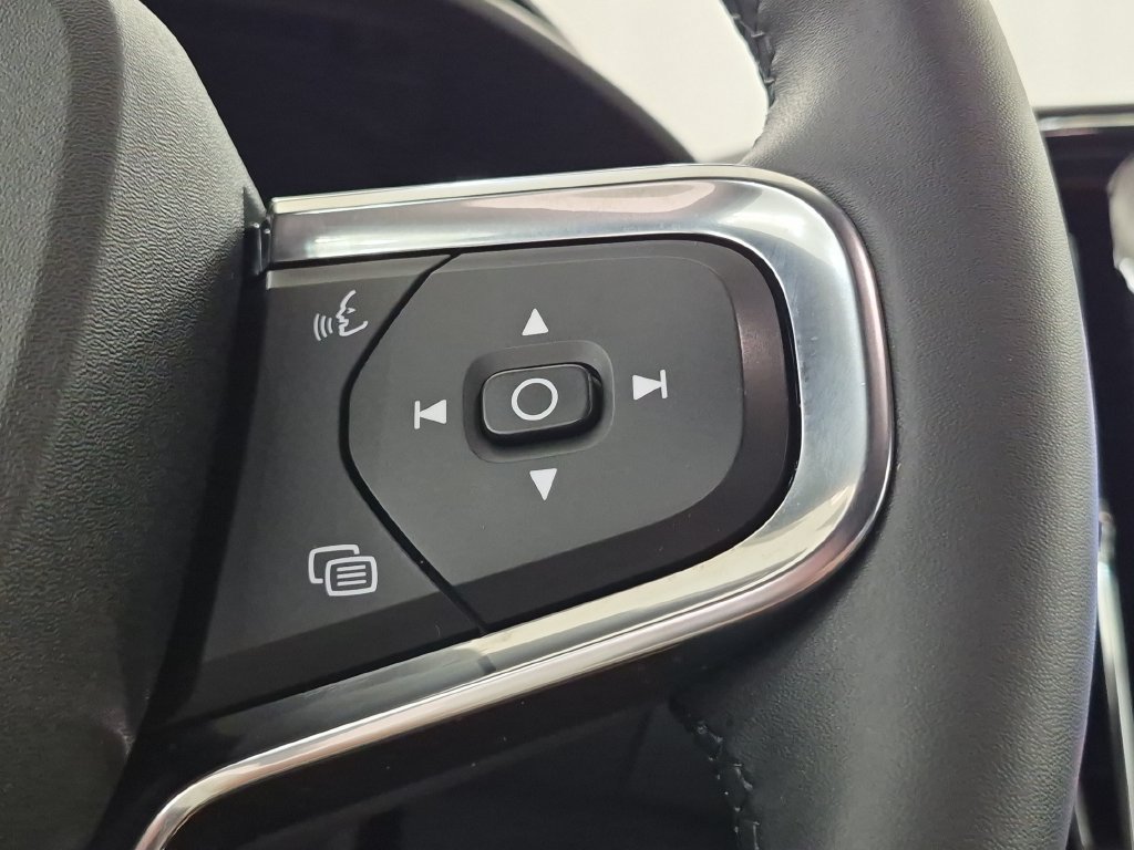 Used 2025 Volvo XC40 B5 Core AWD/4WD image 19