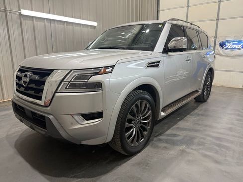 Used 2024 Nissan Armada Platinum w/ Captain's Chairs Package RWD image 3