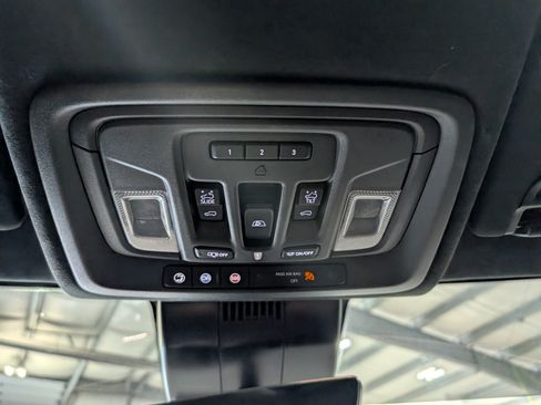 Used 2024 GMC Sierra 2500 Denali Ultimate AWD/4WD image 13