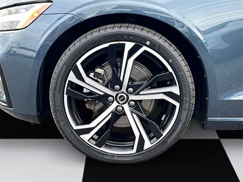 Used 2024 Volvo S60 B5 Core image 14