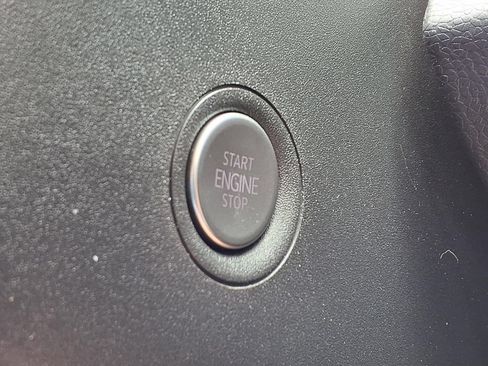 Used 2025 Volkswagen ID.4 Pro RWD image 21